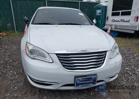 2011 Chrysler 200 Limited z USA, uszkodzony, nr VIN 1C3BC7EG6BN560615